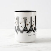 Kaffee macht Neuronen glücklich Zweifarbige Tasse (Mittel)