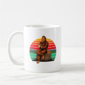 Kaffee mit Bigfoot Sasquatch Lustiges Geschenk Kaffeetasse (Links)