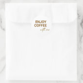 Kaffee mit mir genießen runder aufkleber (Tasche)