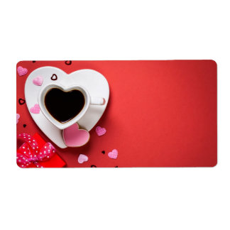 Kaffee mit roter Geschenkboxen und Keks