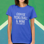 Kaffee Pickleball Wein Eigener Text, was Sie Liebe T-Shirt<br><div class="desc">Was macht dein Leben komplett? Kaffee,  Pickleball & Wein oder etwas Anderes? Fügen Sie einfach Ihre "Lieben" zu den 4 Zeilen benutzerdefiniertem Text hinzu,  um ein einmaliges Shirt zu erstellen,  das die Dinge zeigt,  die Ihr Leben konkurrieren lassen. Ändern oder löschen Sie einfach jede Zeile Text.</div>