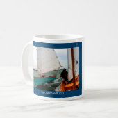 Kaffee-Tasse für 2021 Goat Island Skiff Kalender Kaffeetasse (Vorderseite Links)