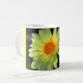 Kaffee-Tasse mit gelber wilder Blume Kaffeetasse (Vorderseite Links)