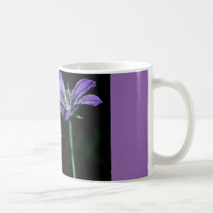 Kaffee-Tasse mit lila Blumen Kaffeetasse