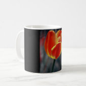 Kaffee-Tasse mit roter Tulpe Kaffeetasse (Vorderseite Links)