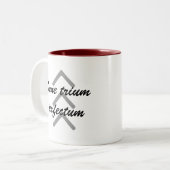 Kaffee-Tasse "Omne trium perfectum " Zweifarbige Tasse (Vorderseite Links)
