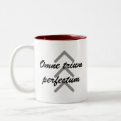 Kaffee-Tasse "Omne trium perfectum " Zweifarbige Tasse (Links)