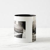 Kaffee-Tasse - seien Sie noch und wissen Sie, dass Zweifarbige Tasse (Mittel)