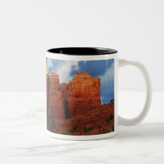 Kaffee-Topf-Felsen in der Sedona Geschenk-Tasse Zweifarbige Tasse