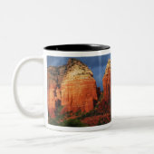 Kaffee-Topf-Felsen in der Sedona Geschenk-Tasse Zweifarbige Tasse (Links)