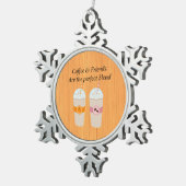 Kaffee u. Freunde sind die perfekte Schneeflocken Zinn-Ornament (Rechts)