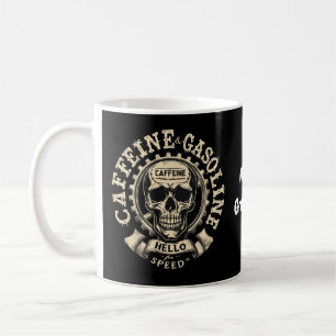 Kaffee und Benzin sagen Hallo zur Geschwindigkeit Kaffeetasse