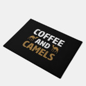 Kaffee und Camels Funny Camel Animal Lover Graphic Fußmatte (Schrägansicht)