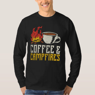 Kaffee und Campfeuer Familienurlaub Camping T-Shirt