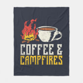 Kaffee und Campfire Camping Abenteuer Fleecedecke (Vorderseite)