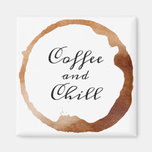 Kaffee und Chill Zitat auf einem Kaffeetassen-Desi Magnet