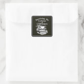 Kaffee und Cliffhanger Quadratischer Aufkleber (Tasche)