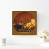 Kaffee und Croissant Quadratische Wanduhr (Zuhause)