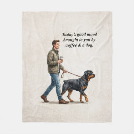Kaffee und ein Rottweiler machen den heutigen Tag Fleecedecke