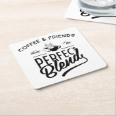 Kaffee und Freunde machen die perfekte Mischung Rechteckiger Pappuntersetzer (angewinkelt)