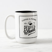 Kaffee und Freunde machen die perfekte Mischung Zweifarbige Tasse (Links)