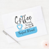 Kaffee und Freunde perfekte Mischung aus Blau Quadratischer Aufkleber (Umschlag)