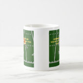 Kaffee und Fußball in Alaska Kaffeetasse (Mittel)