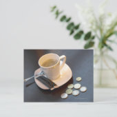Kaffee und Geld auf dem Tisch Postkarte (Stehend Vorderseite)