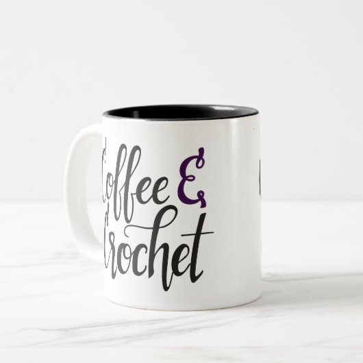 Kaffee und Häkelarbeit Zweifarbige Tasse (Vorderseite Links)