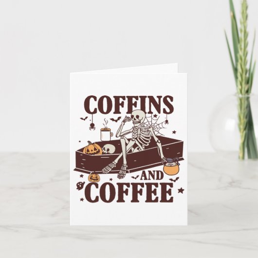 Kaffee und Kaffee Funny Skeleton Halloween Karte (Vorderseite)