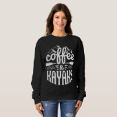 Kaffee und Kajaks - Funny Kayaking Sweatshirt (Vorne ganz)