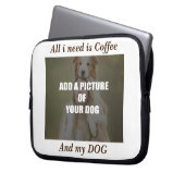 Kaffee und mein Hundebüt Kissen Laptopschutzhülle (Vorderseite Links)