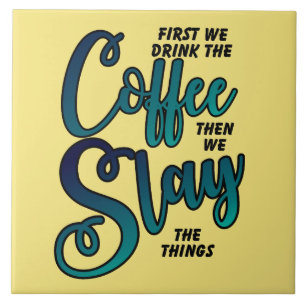 Kaffee und schlage die Dinge Fliese