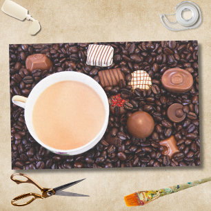 Kaffee und Schokolade Nahaufnahme Seidenpapier