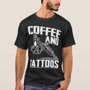 Kaffee und Tattoo Tattos Künstlerin Tattooist Tatt T-Shirt