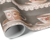 Kaffee- und Teebeutel auf einem Sofa Niedliches Fo Geschenkpapier (Rolleneckpunkt)