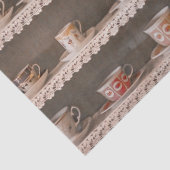 Kaffee- und Teebeutel auf einem Sofa Niedliches Fo Seidenpapier (Detail)