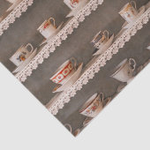 Kaffee- und Teebeutel auf einem Sofa Niedliches Fo Seidenpapier (Detail)