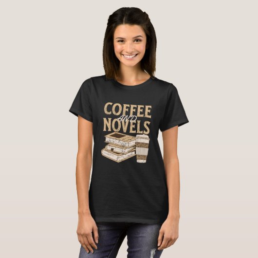 Kaffee und Vintages Buch T-Shirt (Vorne ganz)