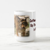 Kaffee wecke den Tiger hoch! Kaffeetasse (Mittel)