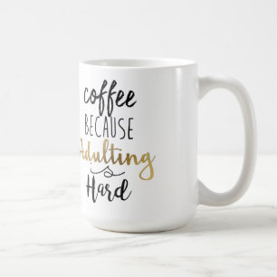 Kaffee, weil Adulting stark   schicke Typografie Kaffeetasse