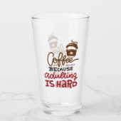 Kaffee, weil Erwachsenwerden schwer ist Glas (Rückseite)