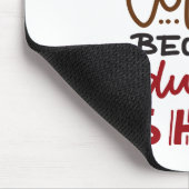 Kaffee, weil Erwachsenwerden schwer ist Mousepad (Ecke)