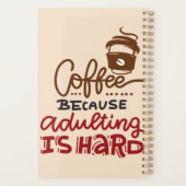 Kaffee, weil Erwachsenwerden schwer ist Planer (Rückseite)
