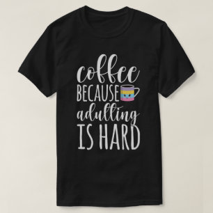 Kaffee, weil Erwachsenwerden schwer ist T-Shirt