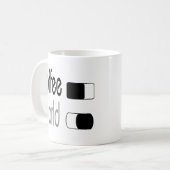 Kaffee-Welt mit lustigem auf weg von Kaffeetasse (Vorderseite Links)