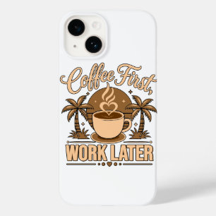Kaffee zuerst, Arbeit später – Angetrieben von Kof Case-Mate iPhone 14 Hülle
