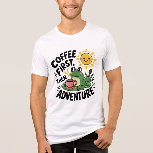 Kaffee zuerst dann Abenteuer - Niedlicher Reizfros Tri-Blend Shirt (Vorderseite)