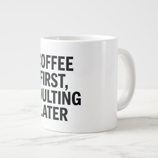 Kaffee zuerst, Erwachsener später - Funny Slogan Jumbo-Tasse (Vorderseite Rechts)