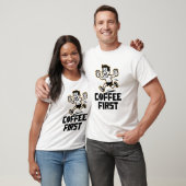 Kaffee zuerst T-Shirt (Unisex)